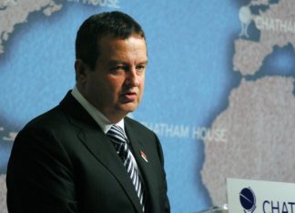 Dačić: Izložba u UN-u “nije uperena ni protiv koga, osim protiv zločinaca”