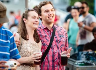 ‘HUMANITARNA’ KVARTOTEKA: Pjevaju se karaoke sa Dinamovim igračima