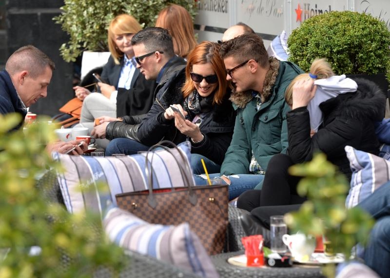 05.03.2016., Zagreb - Gradjani iskoristili lijep dan te popili kavicu na suncu u centru grada. Photo: Marko Lukunic/PIXSELL