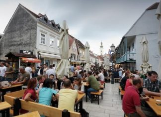 PRIZOR U TKALČI NASMIJAO STOTINE GRAĐANA: Zagrebačka bakica sjela u kafić i napravila ovo (FOTO)