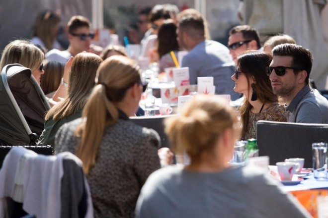 24.09.2016., Zagreb - Gradska svakodnevica u centru grada. Suncan i topao dan napunio je terase kafica ulice u centru grada. Photo: Davor Puklavec/PIXSELL