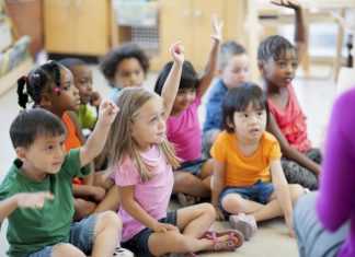 POGREŠAN NAČIN RAZVITKA PET ČULA: Pedijatri preporučaju da se djecu udalji od pametnih telefona i tableta