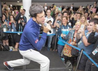 SLAVA GA NIJE PROMIJENILA: Novak Đoković zapjevao narodnjake na prijateljevoj svadbi (VIDEO)