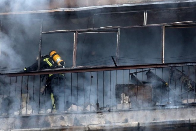 12.10.2016., Zagreb - U jutarnjim satima buknuo je pozar u stanu stambene zgrade na Remetineckoj cesti, a vatra se prosirila i na susjedni stan. Photo: Borna Filic/PIXSELL