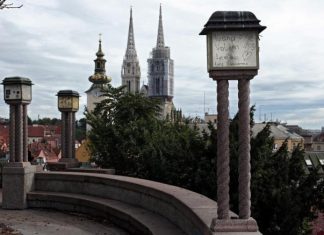 ‘VOLIM TO ŠTO SE VOLIMO’: Fotografija s Gornjeg grada oduševila Zagrepčane (FOTO)