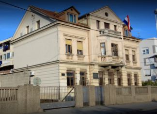 Tragično ili komično? Pogledajte natpis na vratima Općinskog suda u Sesvetama