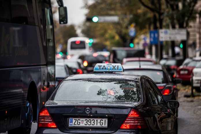 ilustracija-taxi-23102017-08