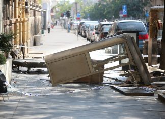 Bizarna nesreća u centru Zagreba: Automobilom ‘pokosio’ kućicu u kojoj se nalazio zaštitar HNB-a