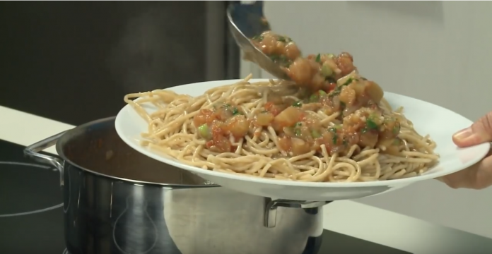 tjestenina s umakom rajčice i patliđana