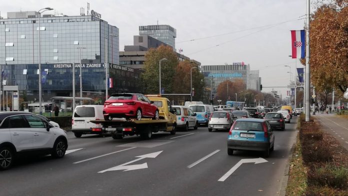 46511248_1379087775561419_5329611603207782400_n