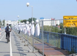 Građani na Savskom mostu napravili performans: Bandić nonšalantno odgovorio, ‘Što bi dao da si na mom mjestu?’