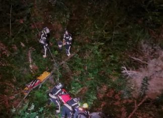 (FOTO) Dramatično spašavanje na Sljemenu: Mercedes visio iznad provalije