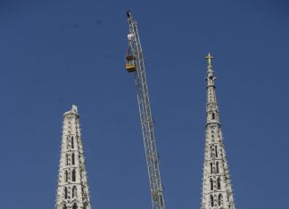 (FOTO) U tijeku je snimanje tornjeva katedrale: Rušenje ipak nakon Uskrsa