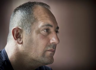 NEVIĐENA DRAMA U DOMU BIVŠEG IZBORNIKA: Pijan nasrnuo na njega i sestru pa završio na Hitnoj!