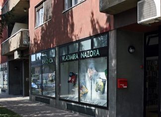(FOTO) Nesvakidašnji prizor ispred gradske knjižnice: Ovakve posjetitelje sigurno nisu očekivali
