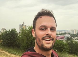 Bez Severine, ali na hrvatskoj obali, Kojić se pohvalio fotografijom u društvu druge mlade dame