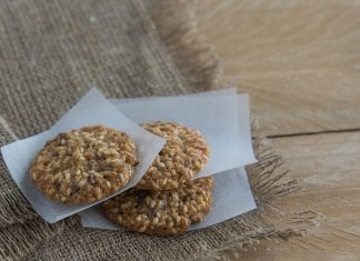 Keksi od dva sastojka za koje vam je potrebna minuta pripreme! Oblikuju se rukom i preukusni su, a ove namirnice uvijek imate doma!