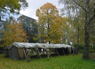 Hrvatska vojska postavlja šatore ispred Medicinskog fakulteta: ‘Na raspolaganju smo i spremni pomoći građanima kad god zatreba’