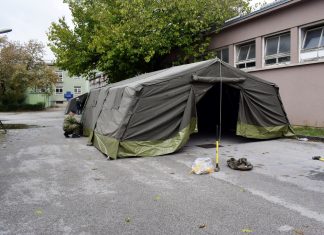 Hrvatska vojska postavila je dodatne šatore ispred Kliničkog bolničkog centra „Sestre milosrdnice“ te Veterinarskog fakulteta Sveučilišta u Zagrebu