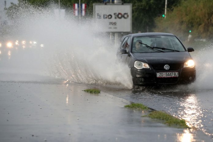 Nevrijeme s jakim vjetrom i tučom pogodilo Zagreb i okolicu
