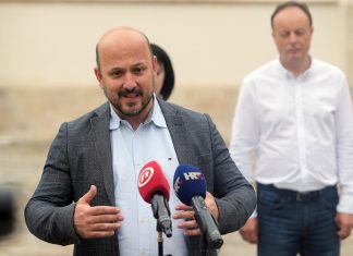 KAKO SE OSRAMOTIO! Maras voli držati lekcije, a ne zna da bi i sam trebao odslušati pokoju