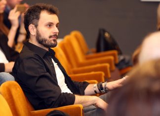 NESUĐENI SANADEROV ZET: Sa zgodnom kolegicom i dvoje djece, ova fotografija će vas itekako iznenaditi