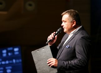 Revoltirani Duško Ćurlić ‘bez dlake na jeziku’: ‘Ovo nije povijest, ovo je j*bni rat’