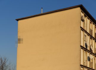 (FOTO) Pa koji je majstor to postavio tamo? Začudit ćete se kad vidite ovu fotografiju zgrade u Zagrebu