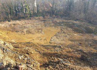 Velika opasnost prijeti stanarima na Cmroku! ‘Klizište je na dva, tri metra od prozora naših soba’