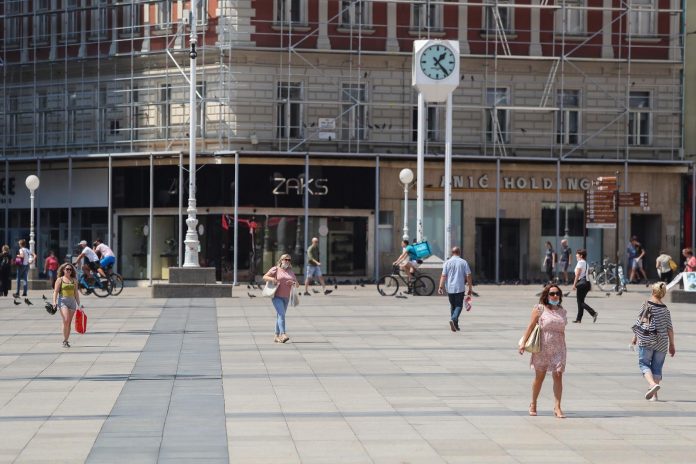 sat na trgu bana jelacica