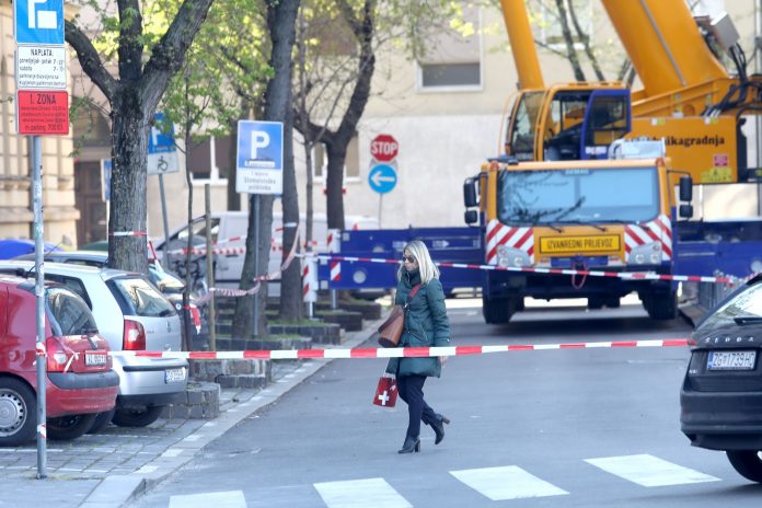 Zagreb: U Perkovčevoj posebna regulacija prometa zbog radova na uklanjanju dimnjaka