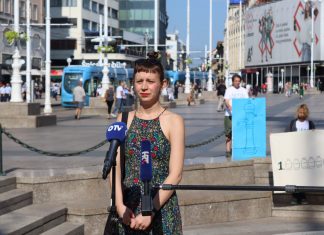 AKCIJA KOD MANDUŠEVCA: Zeleni žele srpanj bez plastike, na glavnom zagrebačkom trgu razvili zanimljivi transparent