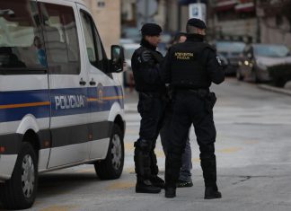 POLICIJA OBJAVILA DETALJE NAVIJAČKIH SUKOBA U TKALČI: Britanci se mlatili i međusobno, letjele su stolice, krigle, boce…