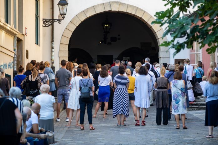 Zagreb: Misa na Kamenitim vratima povodom svetkovine Uznesenja Blažene Djevice Marije