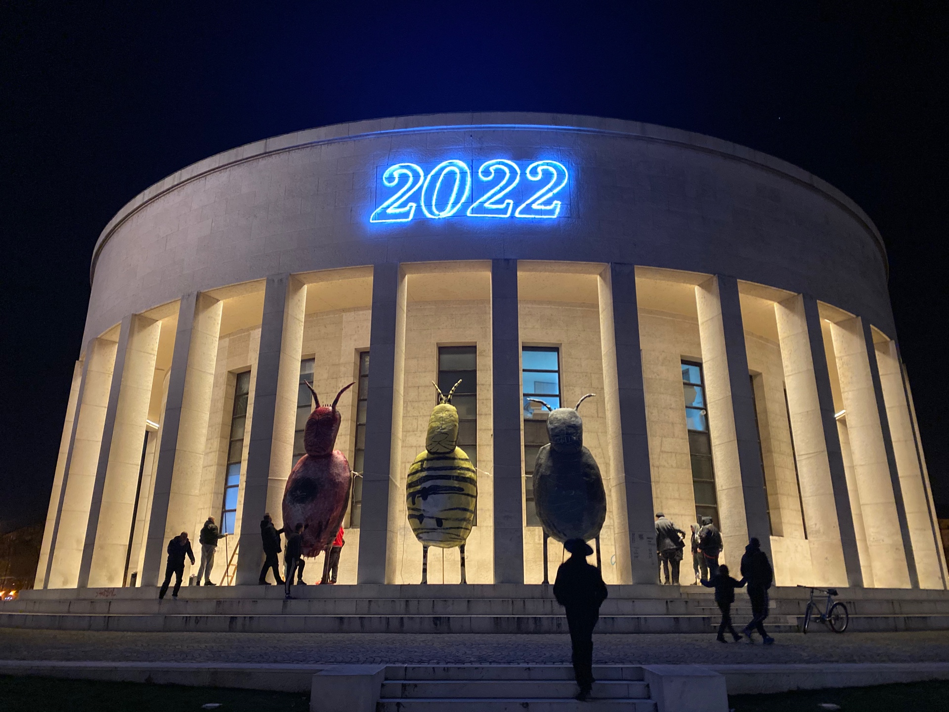 Nešto je čudno ispred Džamije: Tri kukca iznenadila Zagrepčane, doznajemo o  čemu je riječ - Zagreb.info