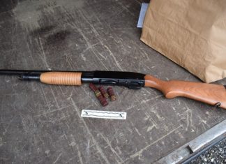 SLUČAJ NESPRETNOG LOVCA Opalio mu je metak u džepu dok je vozio i propucao trbuh