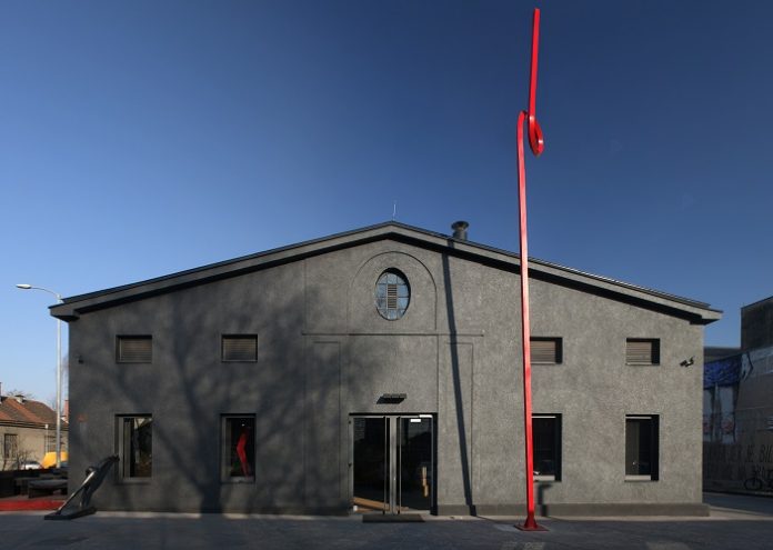 44246303_2125331080856621_3975865867450712064_n