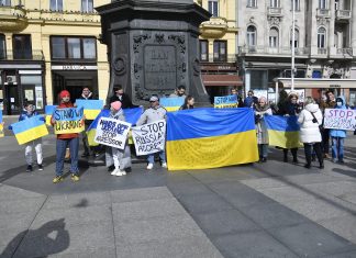 Zagrepčani protiv rata u Ukrajini prosvjeduju na Trgu bana Jelačića: ‘Stop ruskoj agresiji!’