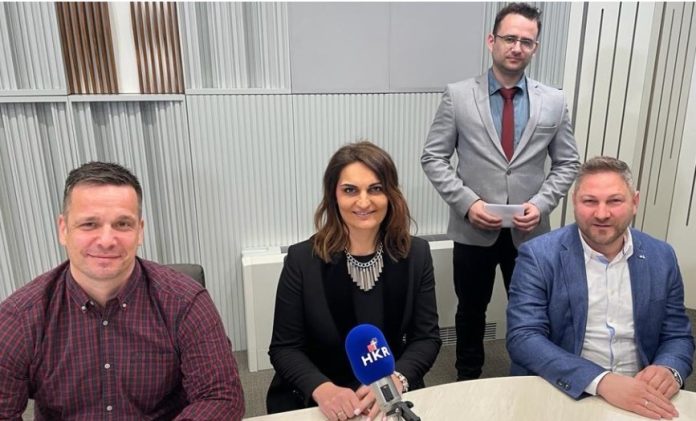 Nikola Brzica, Marja Čolak, Kristijan Sedak, Davor Dijanović 3 O informacijskom ratu govorili su Marja Čolak, dr. sc. Nikola Brzica i dr. sc. Kristijan Sedak.