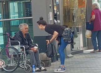 TJERAO JU DA PROSI Epilog mučne priče o ženi u invalidskim kolicima: Kazneno je prijavljen njen muž i to zbog – trgovine ljudima