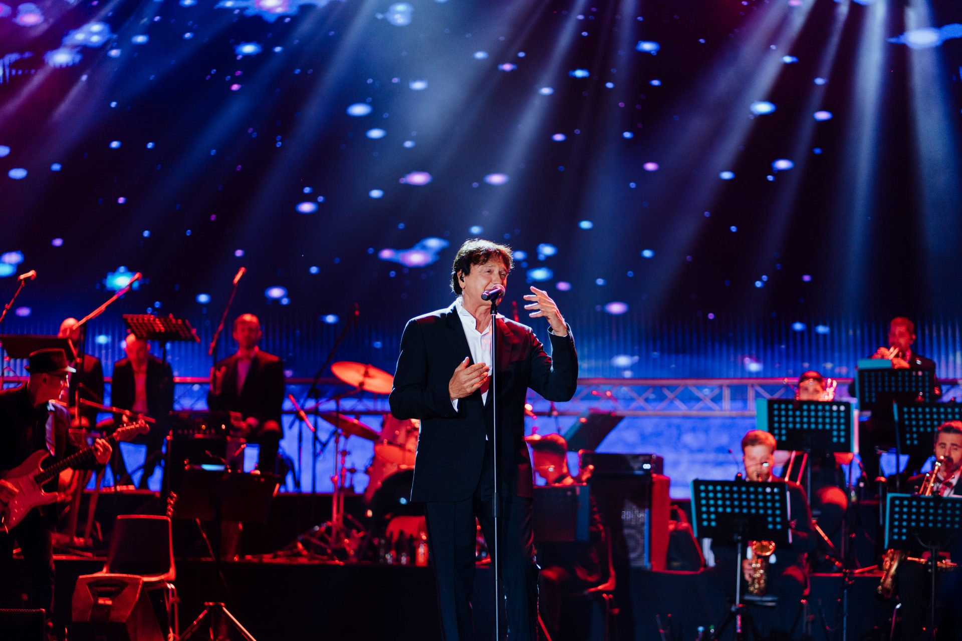 ZDRAVKO ČOLIĆ U ARENI: Spektakularni koncert uz pratnju solista i