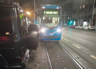 (FOTO/VIDEO) ZASTOJ U MAKSIMIRSKOJ: Sedam tramvaja u koloni zbog nepropisno parkiranog terenca!