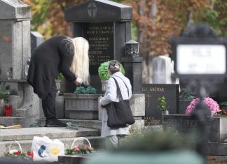Holding pere ruke od situacije na grobljima: ‘Mi smo ih upozorili’