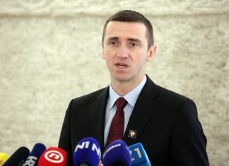 JURIO DEBELO PREKO OGRANIČENJA! Gradonačelnik Vukovara ostao bez vozačke, evo kako se za to pravda