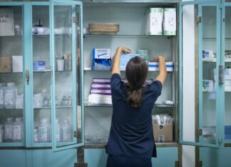 BORE SE ZA VEĆE KOEFICIJENTE! Medicinske sestre i tehničari predali peticiju, otkrili što očekuju od ministra