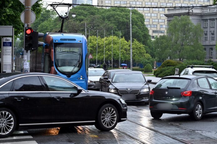 Zagreb, 03.05.2023 - Prometna guzva u centru grada nakon sto je jucer pala skela i dio zgrade MUO