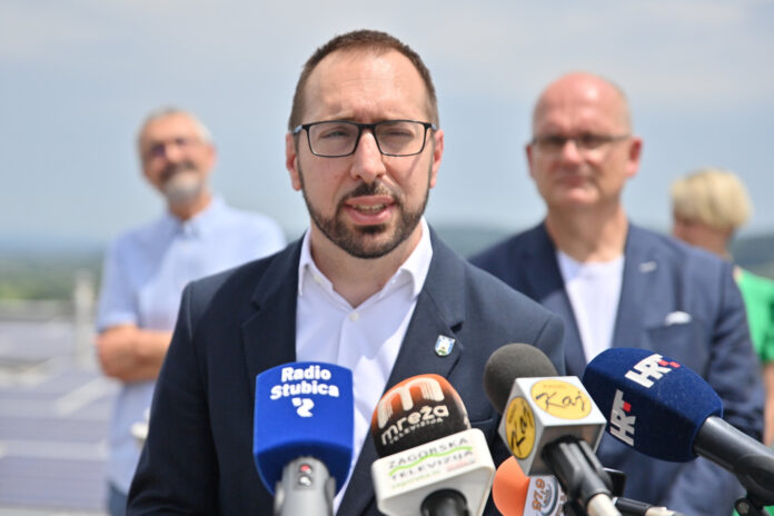 Zabok 07.07.2023 - Konferencija za medije o natjecajima solarizacije krovova javnih ustanova u Zagrebu i Krapinsko-zagorskoj zupaniji