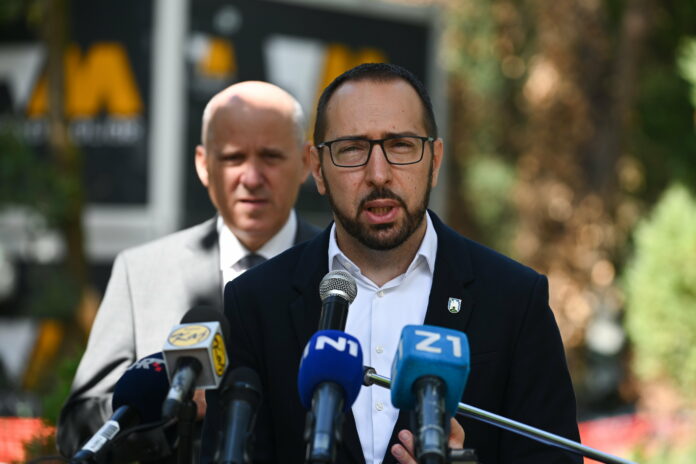 Zagreb, 27.07.2023 - Gradonacelnik Tomasevic i zamjenica Dolenec obisli su radove na Specijalnoj bolnici za plucne bolesti