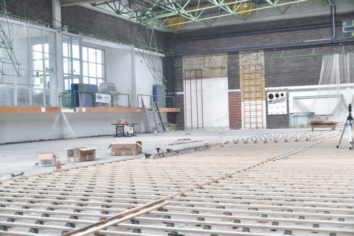 Zagreb, 22.08.2023 - Gradonacelnik Tomislav Tomasevic obisao je energetski obnovljenu Skolsku sportsku dvoranu Pescenica