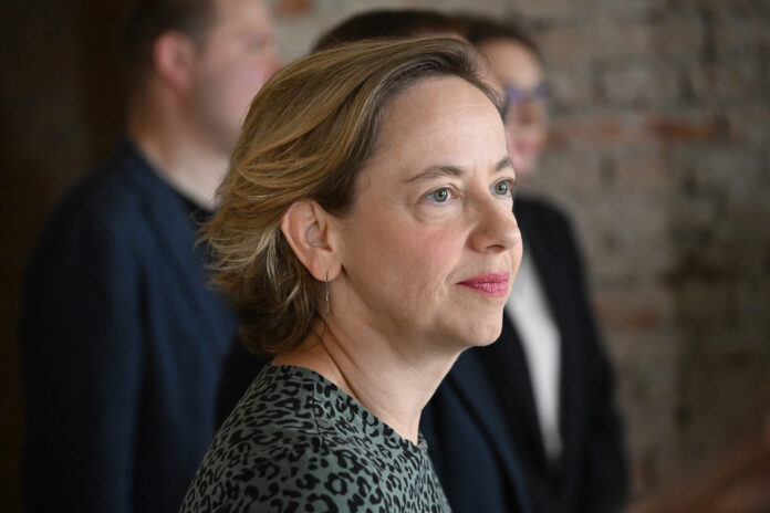 Zagreb, 27.06. 2023 - Gradonacelnik Tomasevic i zamjenici Danijela Dolenec i Luka Korlaet obisli su radove na obnovi Prve ekonomske skole